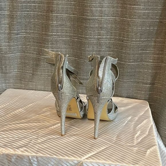 ⭐️⭐️Michael Antonio Size 9 Silver 5 Inch Heel.  SPARKLY  ⭐️⭐️ - Picture 2 of 3